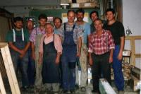 Belegschaft vor der Schleifmaschine 1990